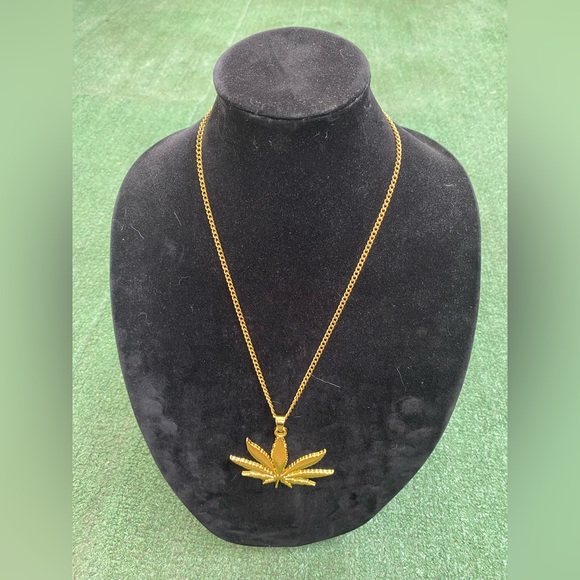 Other - Gold leaf necklace